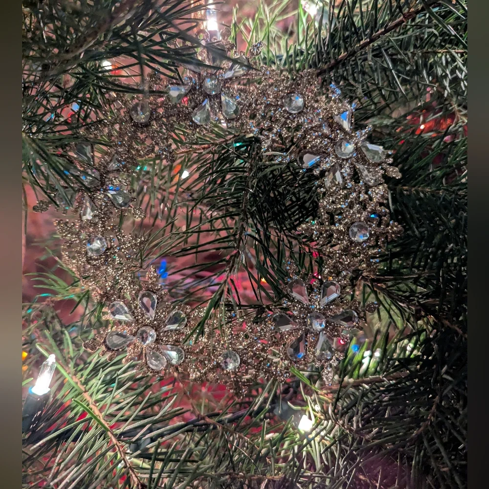 Elegant Snowflake Holiday Wreath